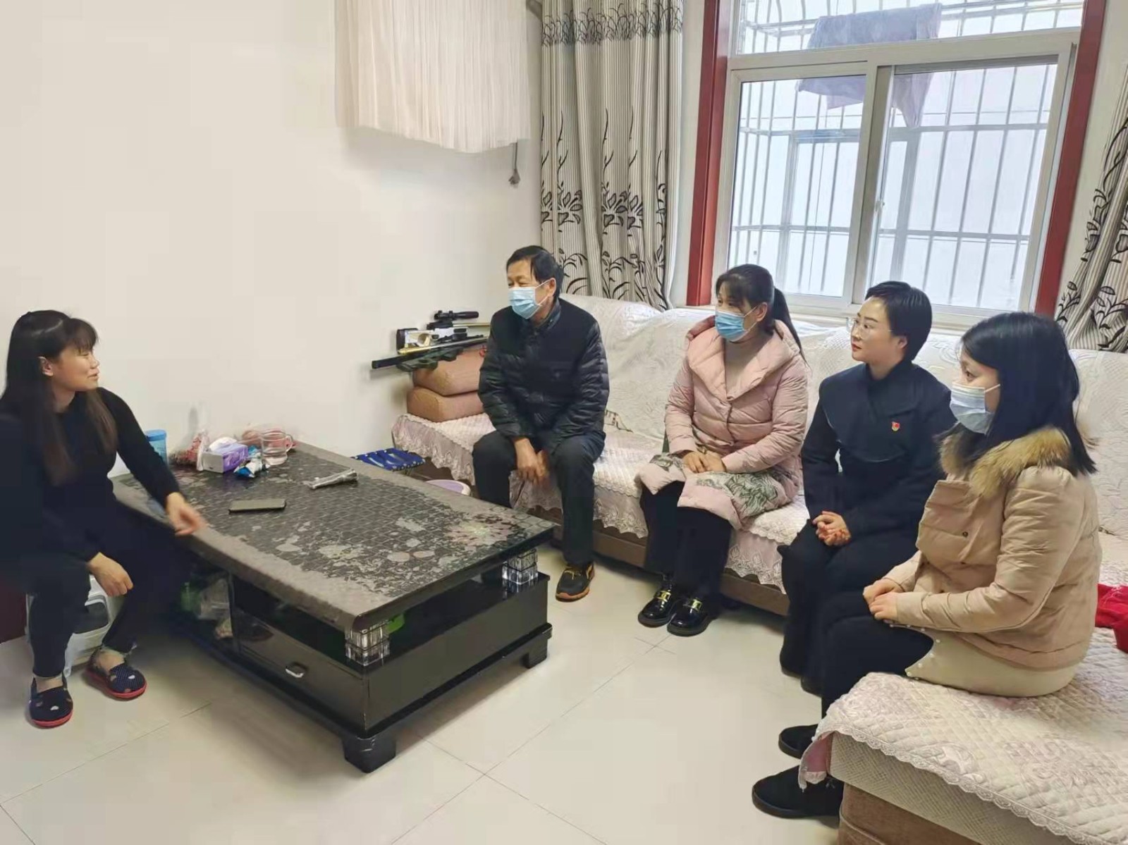 韩城市商标广告协会、龙门商会、农科协党支部登门走访困难群众