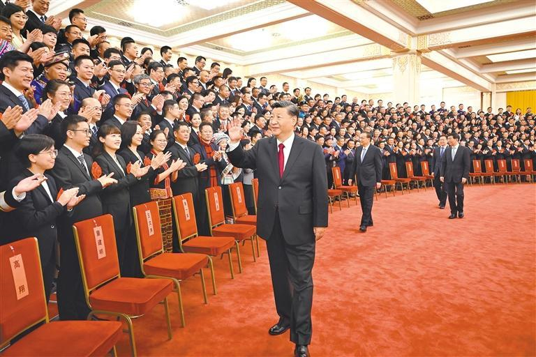 习近平会见全国“人民满意的公务员”和“人民满意的公务员集体”代表