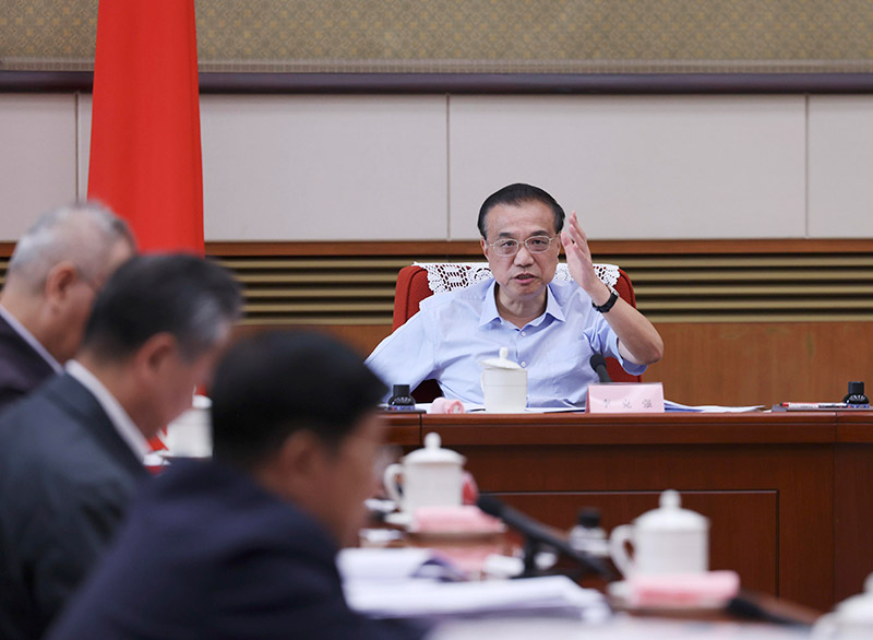 李克强主持召开国务院专题会议 听取国务院稳住经济大盘赴地方督导和服务工作汇报 韩正出席
