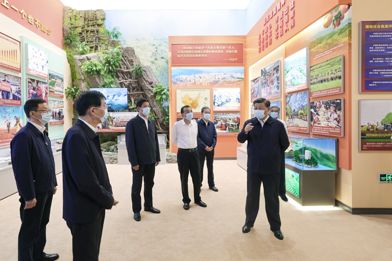 习近平在参观“奋进新时代”主题成就展时强调：踔厉奋发勇毅前行团结奋斗 夺取中国特色社会主义新胜利